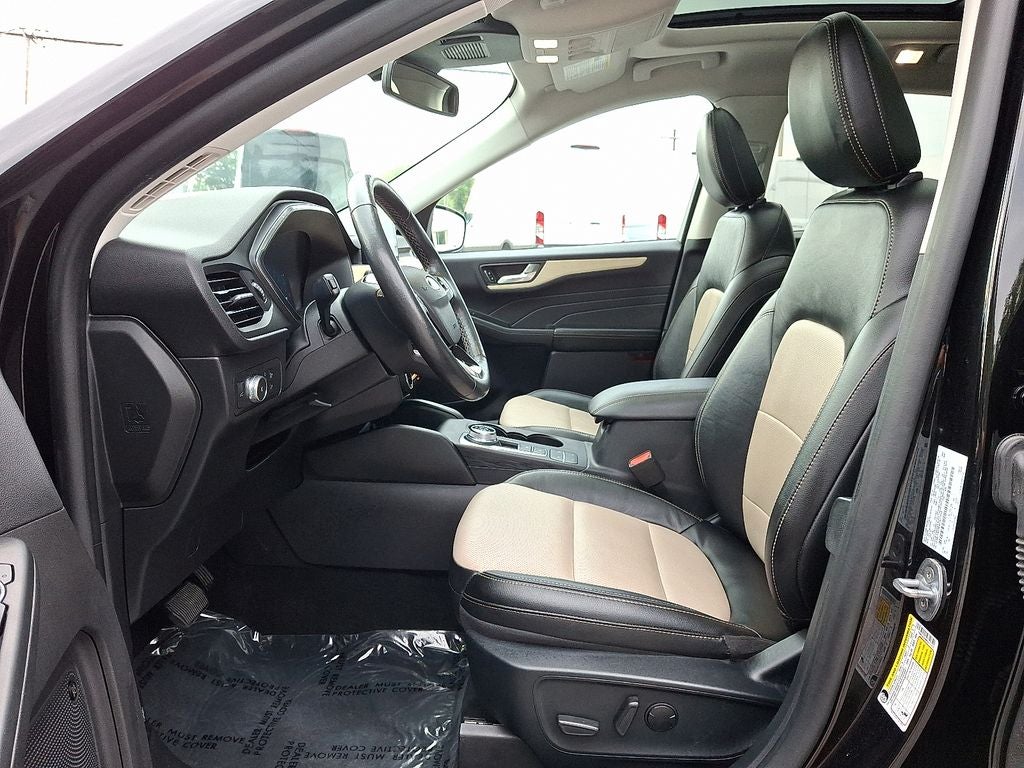 2022 Ford Escape Titanium