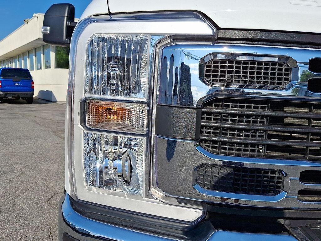2023 Ford F-350 Super Duty XLT - Photo 9