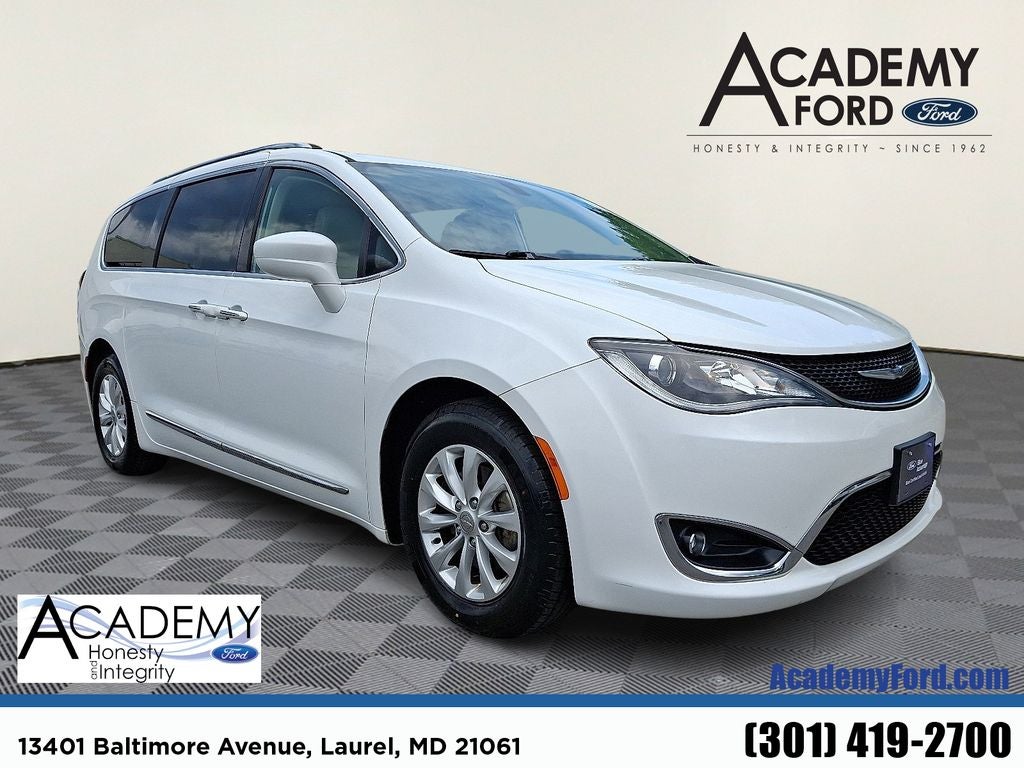 2018 Chrysler Pacifica Touring L Plus's photo