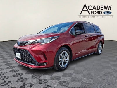 2021 Toyota Sienna XSE 7 Passenger