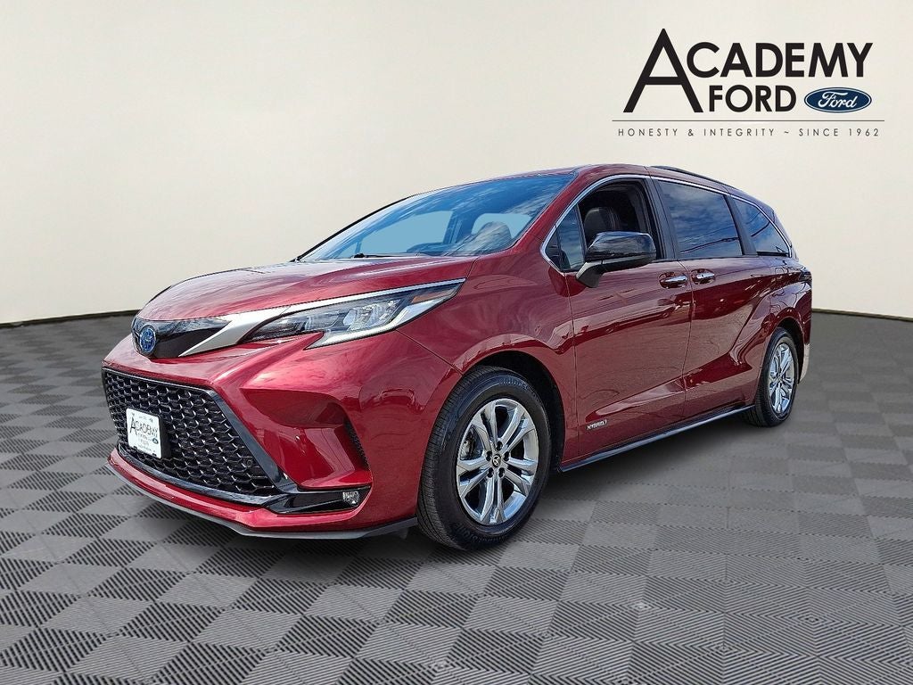 2021 Toyota Sienna XSE 7 Passenger