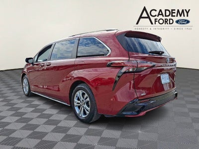 2021 Toyota Sienna XSE 7 Passenger