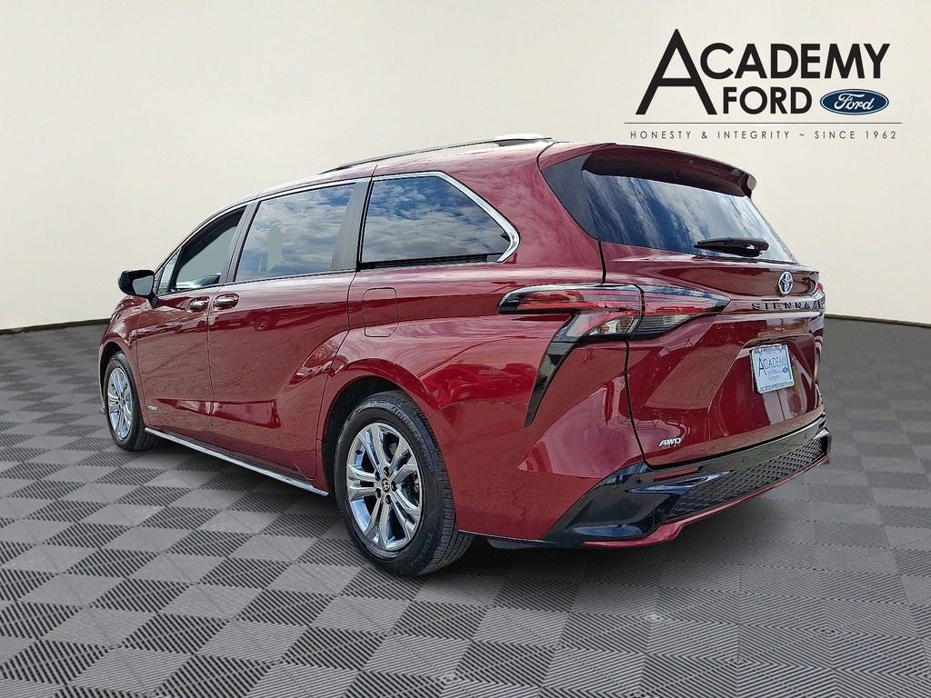 2021 Toyota Sienna XSE 7 Passenger