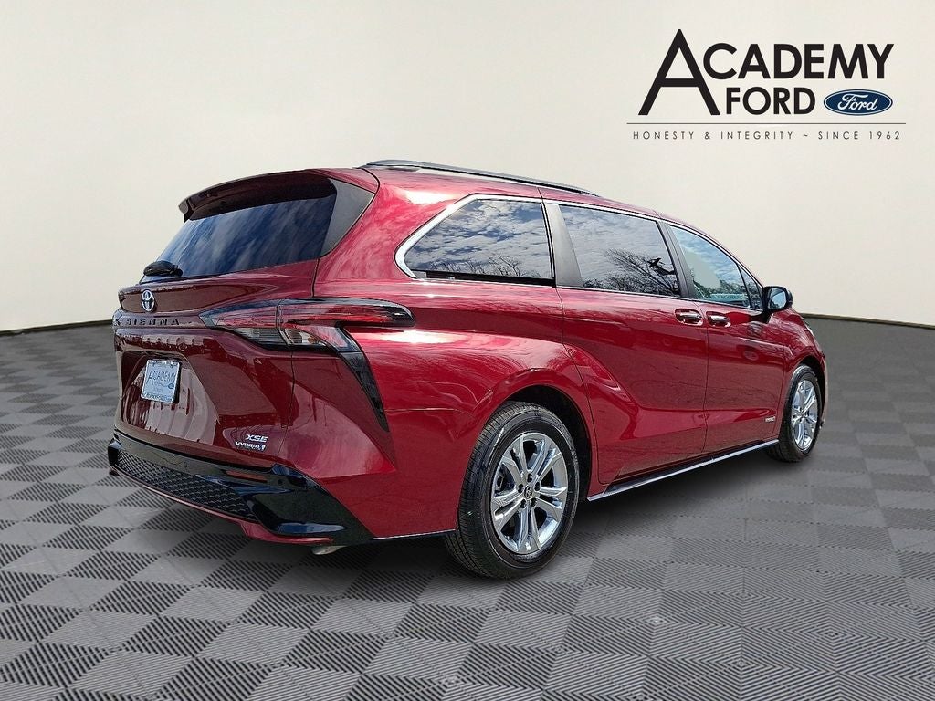 2021 Toyota Sienna XSE 7 Passenger